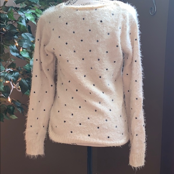 Cream sweater with polka dots and gold collar - Picture 8 of 8